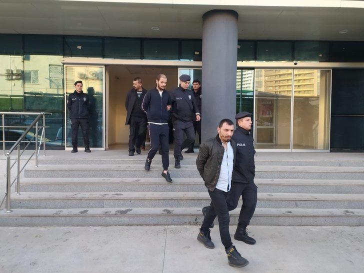 Bursa'da 700 polisle şafak operasyonu! Kapılar koç başlarıyla kırıldı G5