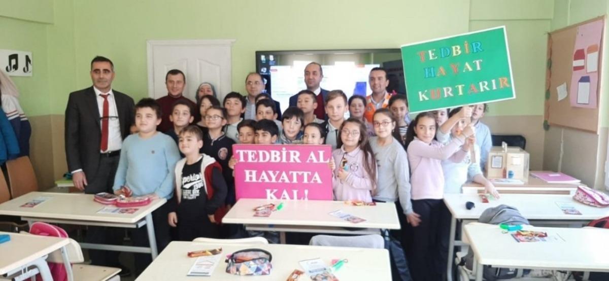 Ey&uuml;psultanlı &ouml;ğrenciler afetlere karşı bilin&ccedil;leniyor