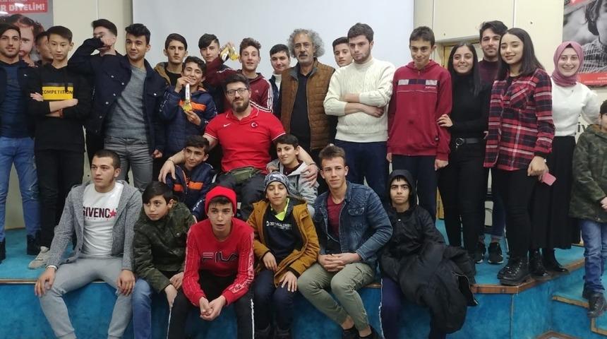 D&uuml;nya Şampiyonu Bilek G&uuml;reş&ccedil;i Seven, devlet korumasındaki &ccedil;ocuklarla buluştu