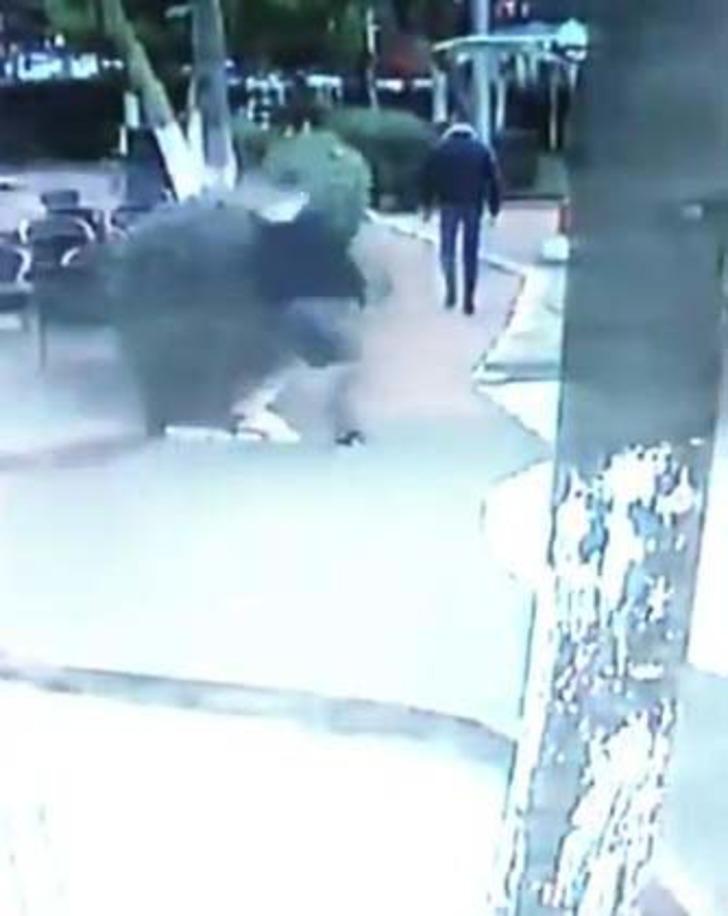 Beylikdüzü'nde gasp! Parasını alıp böyle kaçtılar G1