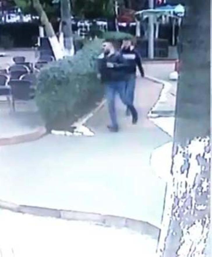 Beylikdüzü'nde gasp! Parasını alıp böyle kaçtılar G2