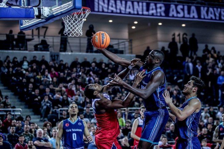 Türk kulüplerinden Basketbol Şampiyonlar Ligi’nde 4’te 4 G4