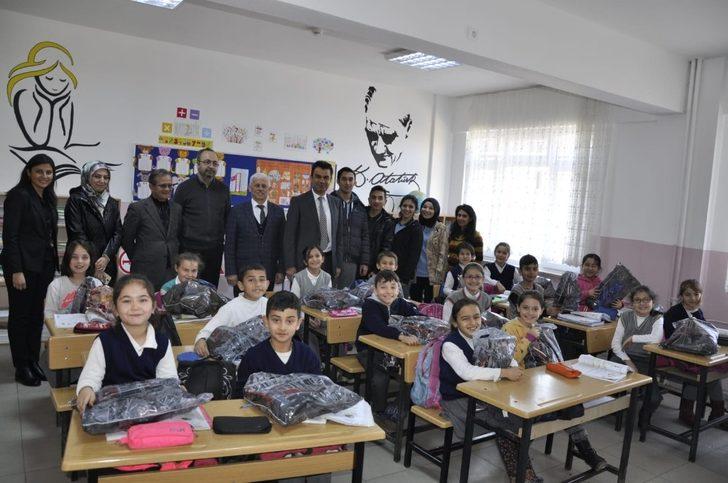 Lise öğrencilerinden "Oyuncak ve Kitap Dostluğu" projesi G4