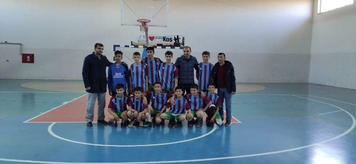 Köy okulu öğrencileri futsalda şampiyon oldu G1