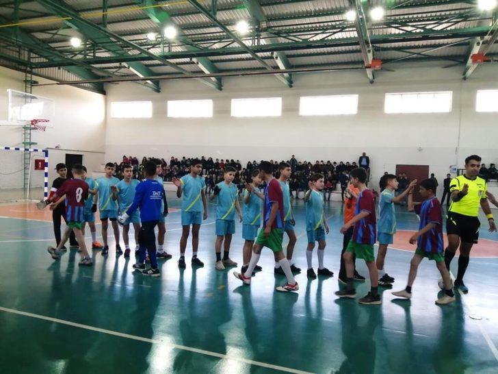 Köy okulu öğrencileri futsalda şampiyon oldu G3