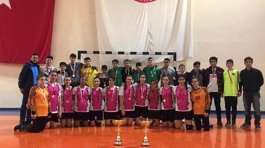 Isparta Hızırbey Ortaokulu &uuml;st &uuml;ste &uuml;&ccedil;&uuml;nc&uuml; kez şampiyon oldu