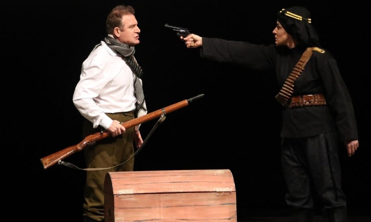 Mardin&rsquo;de vatandaşlardan tiyatro g&ouml;sterimine yoğun ilgi