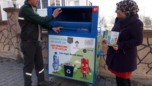 Geri dönüşüm konusunda vatandaşlar bilinçlendiriliyor