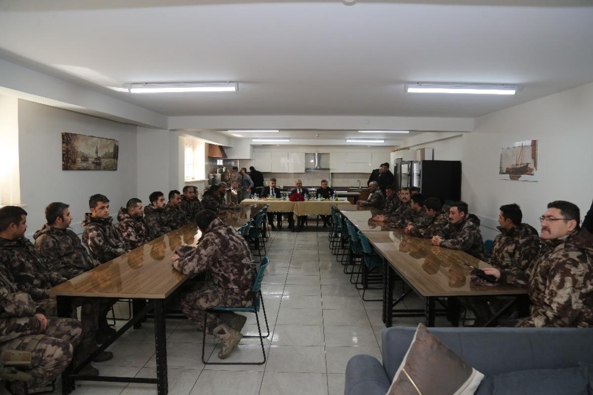 Vali G&uuml;naydın&rsquo;dan &Ouml;zel Harek&acirc;t M&uuml;d&uuml;rl&uuml;ğ&uuml;ne Ge&ccedil;miş Olsun Ziyareti