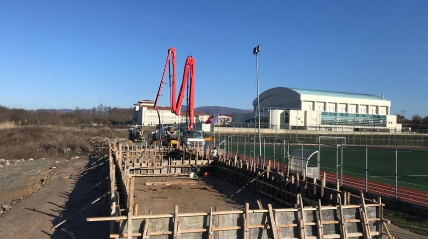 Hendek’e 400 kişilik tribün inşasına başlandı