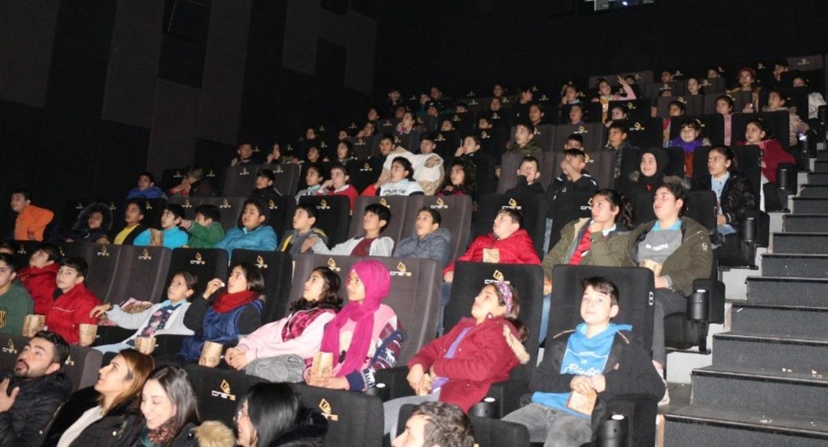 Manisa&rsquo;da bin 260 gence Sarıkamış temalı film izletildi