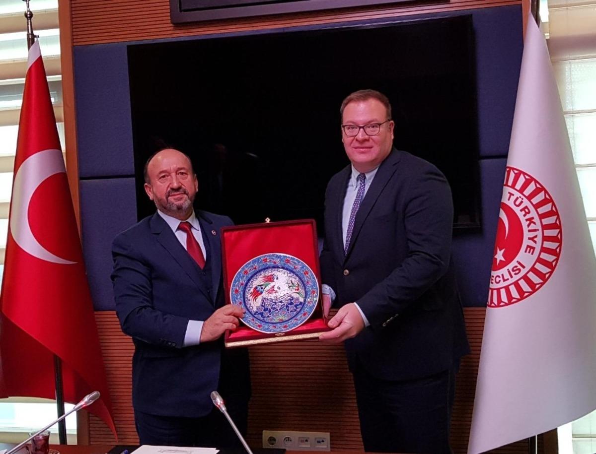 Kavuncu, B&uuml;y&uuml;kel&ccedil;i Kastrotovi&ccedil;&rsquo;i kabul etti