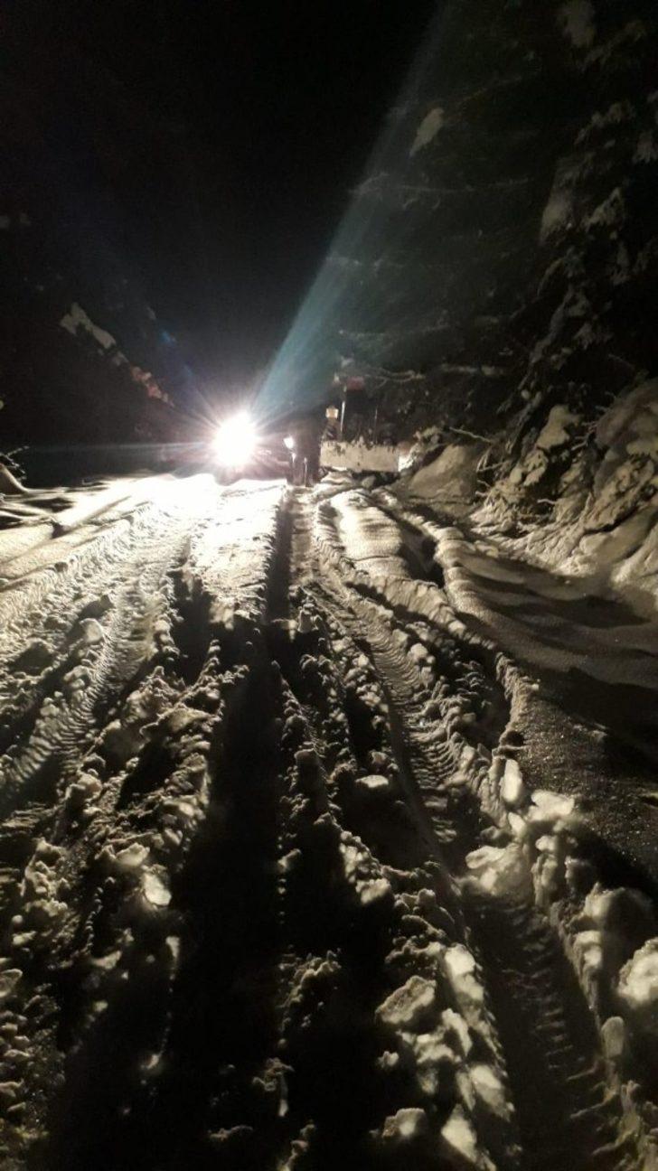 Karda mahsur kalan 8 kişi kurtarıldı G1