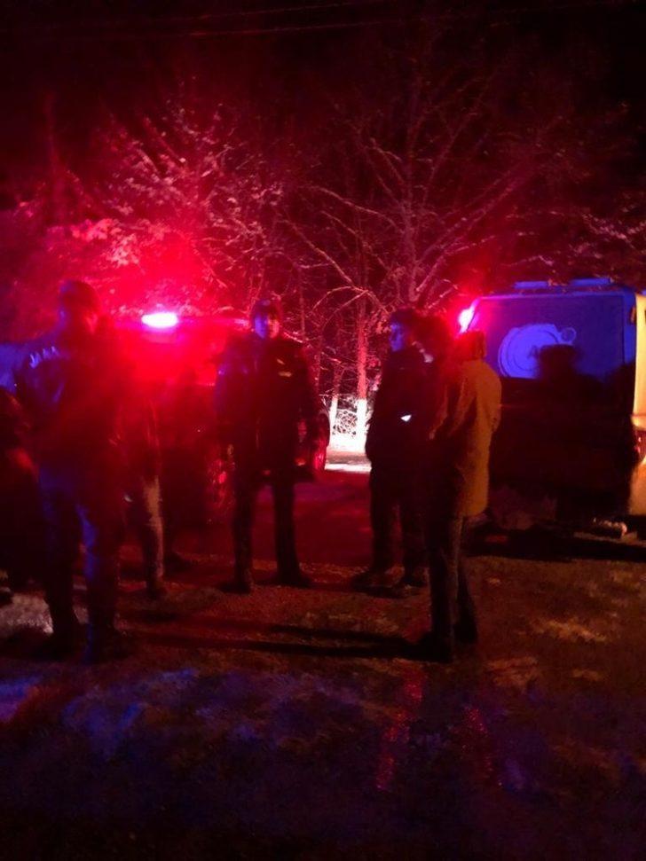 Karda mahsur kalan 8 kişi kurtarıldı G2