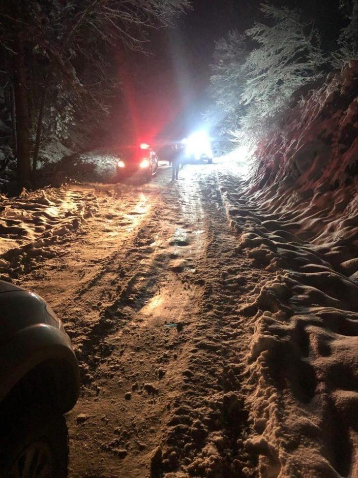 Karda mahsur kalan 8 kişi kurtarıldı G3