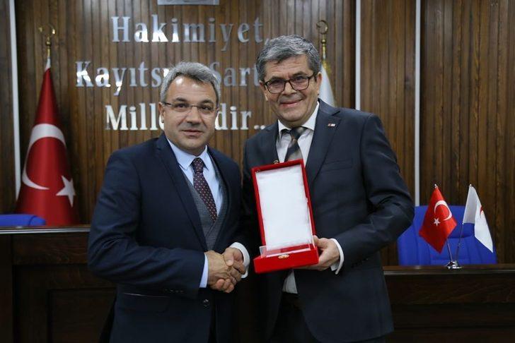 Kan bağışçılarına madalyaları verildi G1