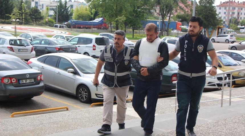 Bolu’da, alkollüyken oğlunu bıçaklayan tutuklu baba tahliye edildi