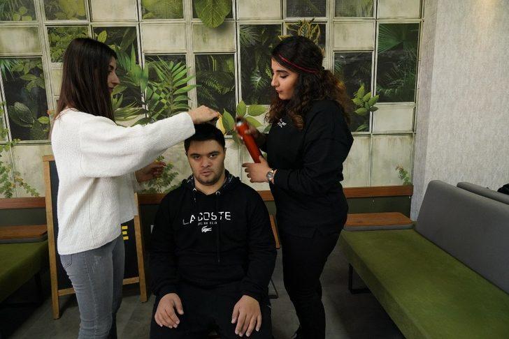 Öğrenciler engellilerin kişisel bakımlarını gerçekleştirdi G2