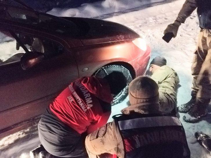 Sarıkamış’ta mahsur kalan aile JAK timlerince kurtarıldı G2