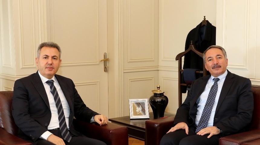 Ağrı Valisi Elban, Aİ&Ccedil;&Uuml; Rekt&ouml;r&uuml; Prof. Dr. Karabulut&rsquo;u ziyaret etti