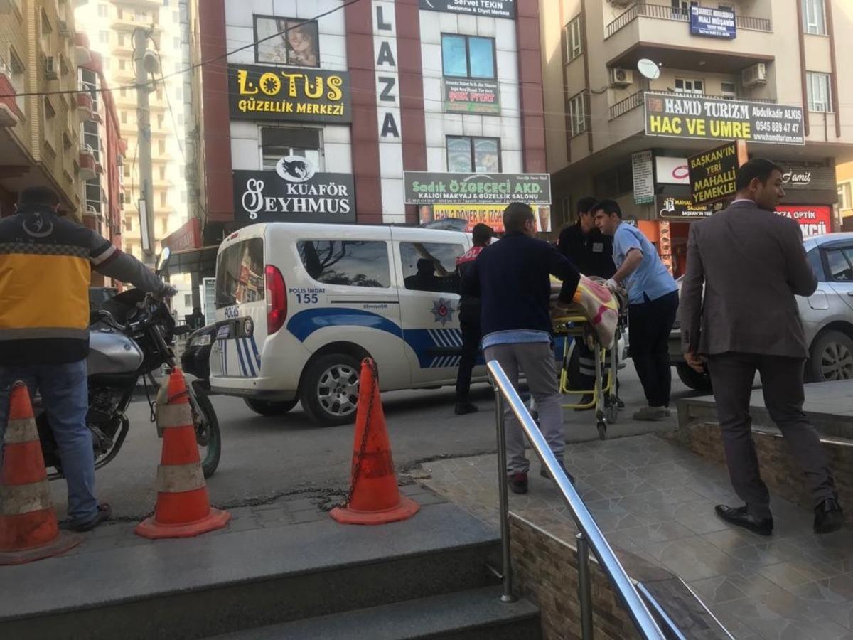 &Ccedil;ığlık sesini duyan polisi aradı! Kadını &ouml;ld&uuml;r&uuml;p kanepenin i&ccedil;ine sakladı