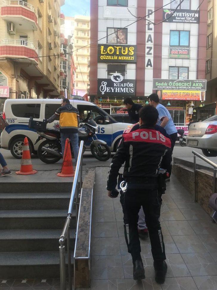 Çığlık sesini duyan polisi aradı! Kadını öldürüp kanepenin içine sakladı G1
