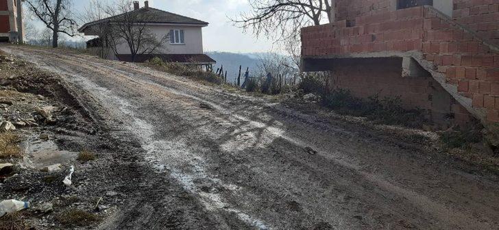 Kaynarca’da vatandaşın çamurlu yol tepkisi G3