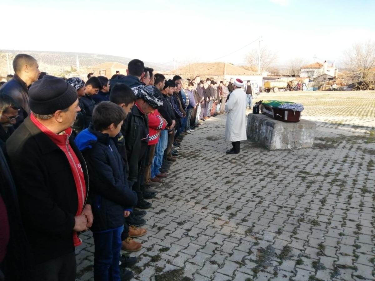 İzmir'de alevlerin arasında kalan 11 yaşındaki Merve&rsquo;ye h&uuml;z&uuml;nl&uuml; veda