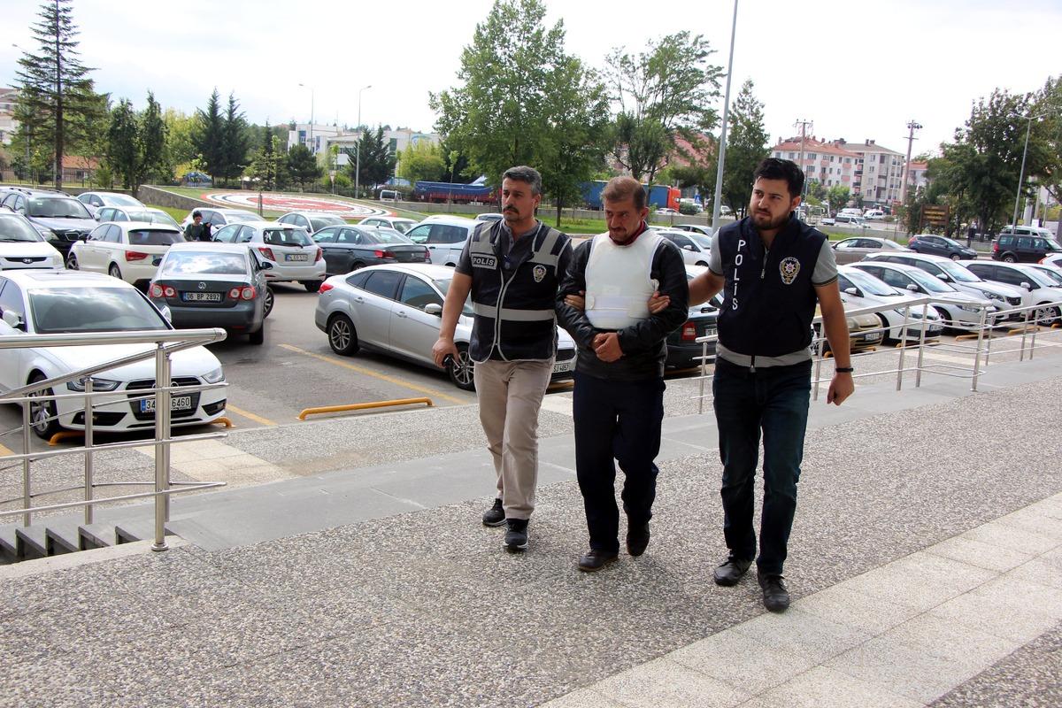 Bolu'da &ouml;z oğlunu bı&ccedil;aklayan baba hakkında karar verildi!