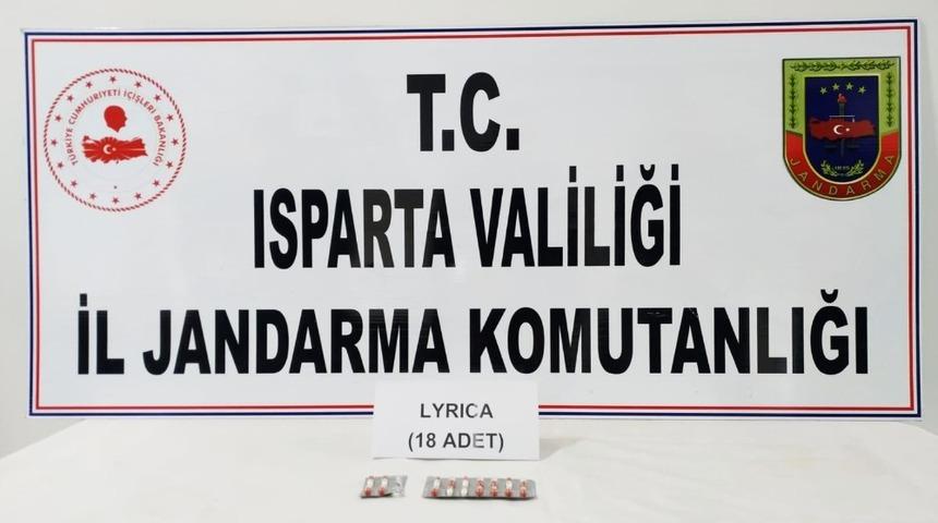 Isparta&rsquo;da yol kontrol&uuml;nde uyuşturucu ele ge&ccedil;irildi: 5 g&ouml;zaltı