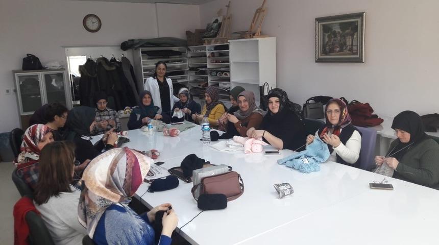 &Ccedil;orum&rsquo;lu kadınlardan İdlib&rsquo;e yardım