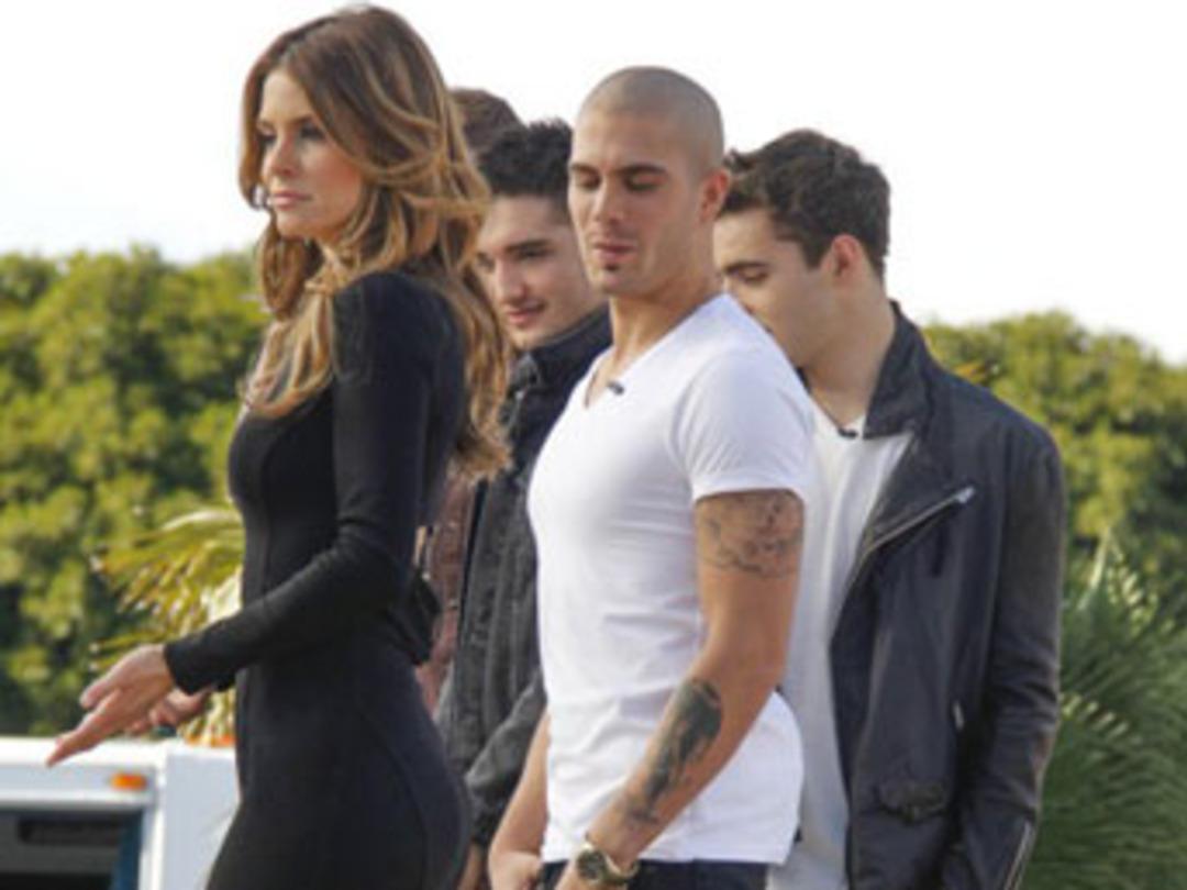 G&ouml;zlerini kal&ccedil;asından alamadı