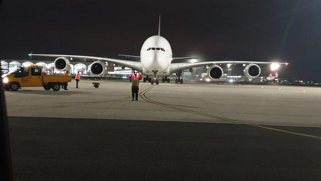 İstabul Havalimanı'na A380 tipi uçak acil iniş yaptı 