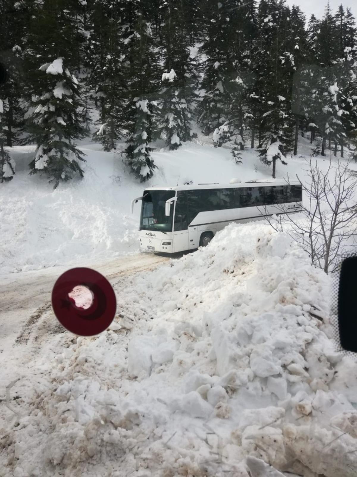 B&uuml;y&uuml;kşehir Belediyesi, yolda mahsur kalan &ouml;ğrencileri kurtardı