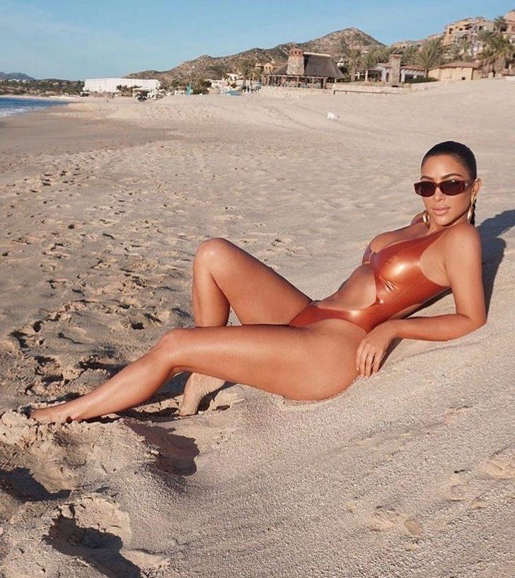 Kim Kardashian kıvrımlarını sergiledi G1