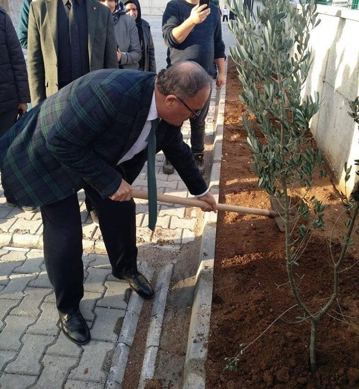 Her öğrenci için bir fidan dikildi G3