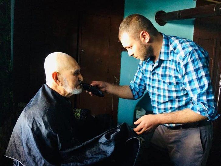 Aslanapa’da yaşlı ve engelli vatandaşlara evde traş hizmeti G2