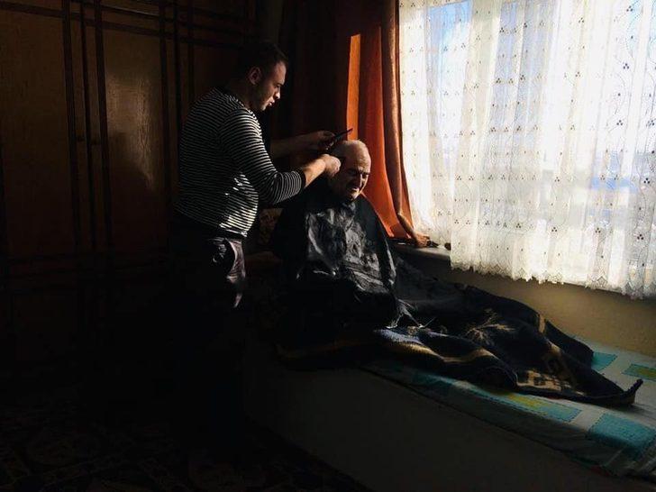 Aslanapa’da yaşlı ve engelli vatandaşlara evde traş hizmeti G3