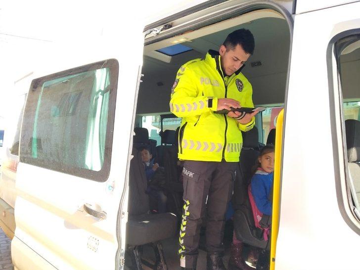 Öğrenci servis araçları denetlendi G4