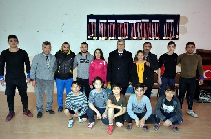 Başkan Altun’dan şampiyonlara ziyaret G3