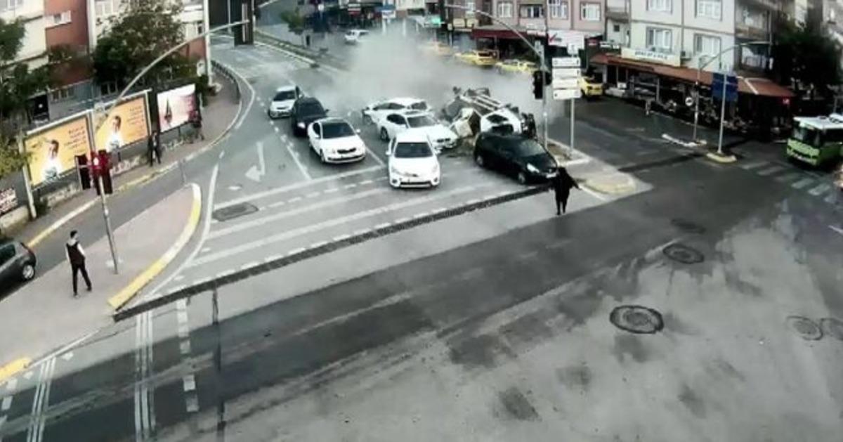 Kocaeli'de freni patlayan vin&ccedil; dehşet sa&ccedil;tı! 