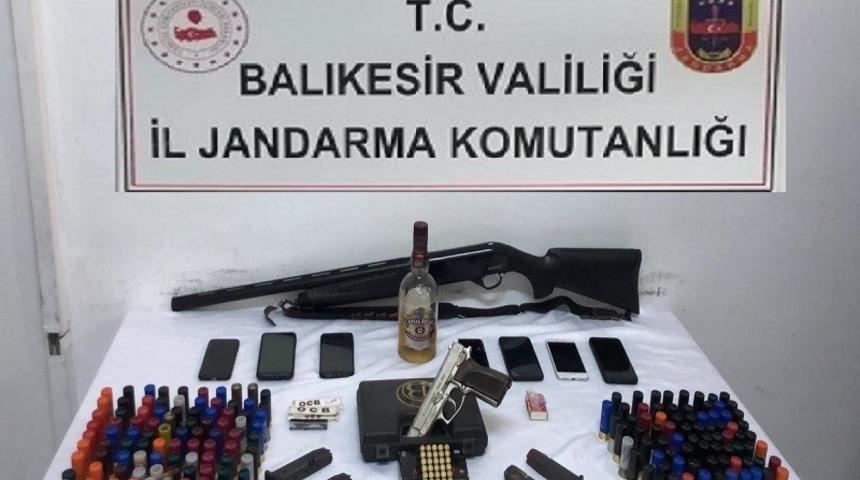 Jandarmadan uyuşturucu ş&uuml;phelilerine operasyon