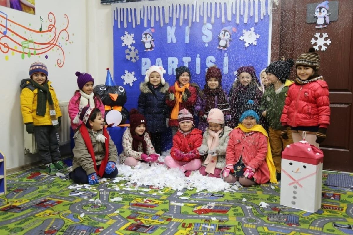 B&uuml;y&uuml;k&ccedil;ekmeceli minikler kış partisinde doyasıya eğlendi