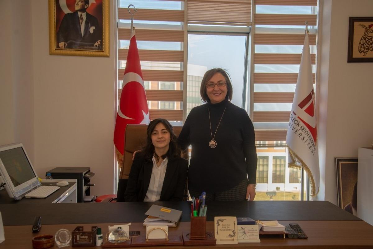 Bir g&uuml;nl&uuml;ğ&uuml;ne rekt&ouml;rl&uuml;k g&ouml;revini yerine getirdi