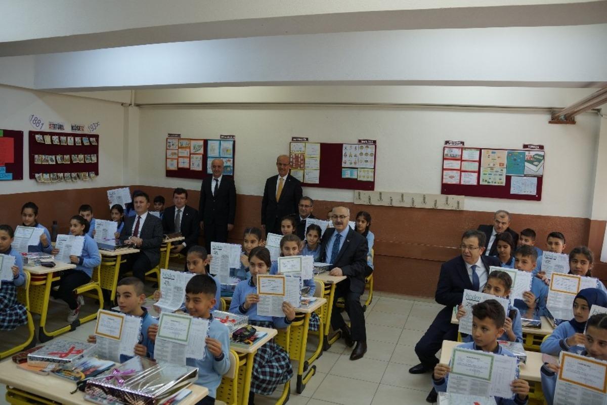 Aydın&rsquo;da 181 bin &ouml;ğrenci karne sevinci yaşadı