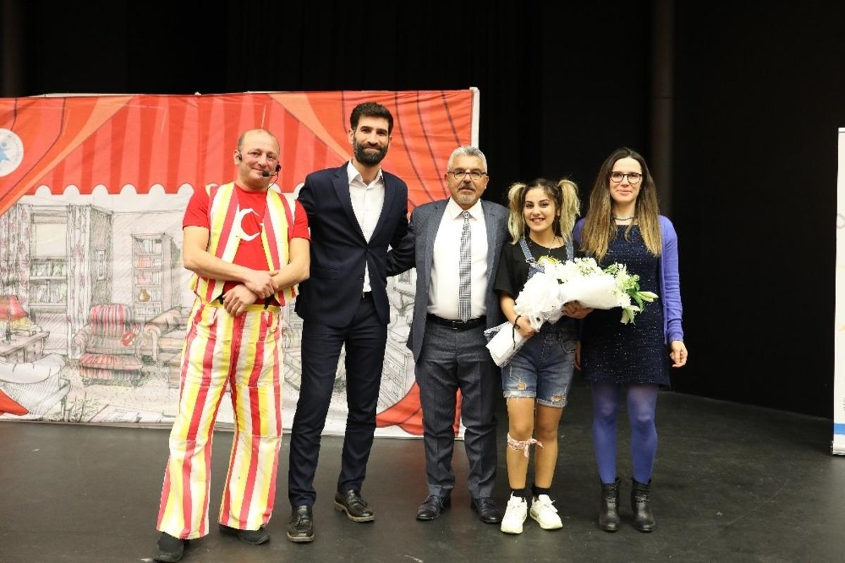 &Ccedil;ocuklara tiyatrolu mahremiyet eğitimi