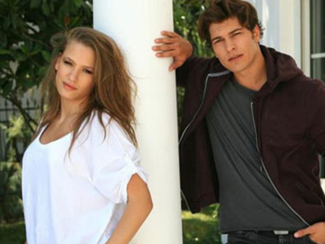 Serenay Sarıkaya kiminle yakalandı?