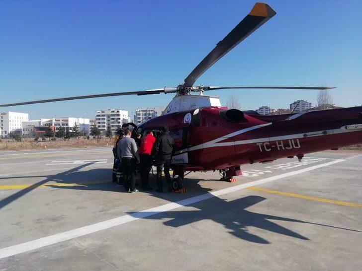 84 yaşındaki hasta hava ambulansı ile hastaneye yetiştirildi G4