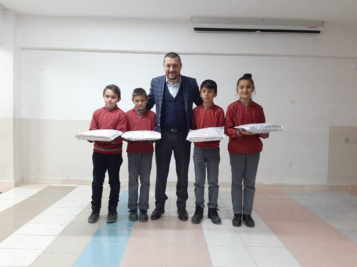 AK Parti milletvekili Açıkgöz, öğrencilerin karne heyecanına ortak oldu G2