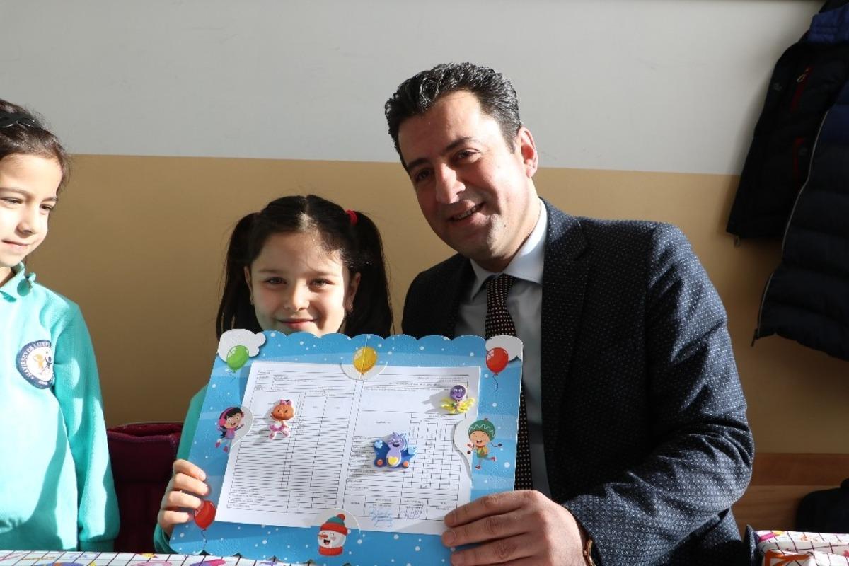 Sivas&rsquo;ta &ouml;ğrencilerin karne heyecanı